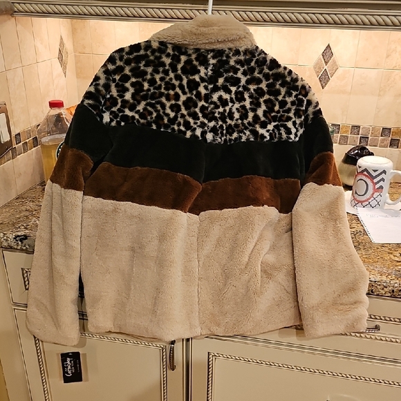 Womens CoffeeShop Leopard Print Faux Fur Jacket - Brown and Cream Large NWT - Picture 3 of 9